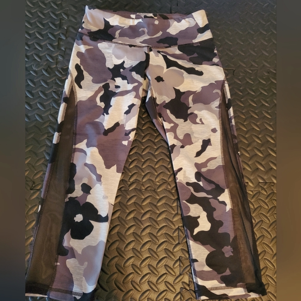 Old Navy crop athletic leggings Medium